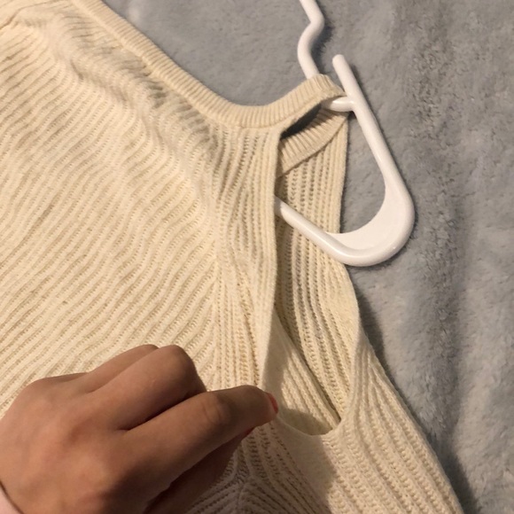 (s) white sweater with slits on shoulders - Picture 3 of 3
